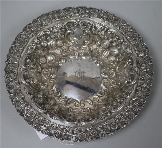 A Victorian embossed silver bowl, Goldsmiths & Silversmiths Co Ltd, London, 1898, 10 oz.